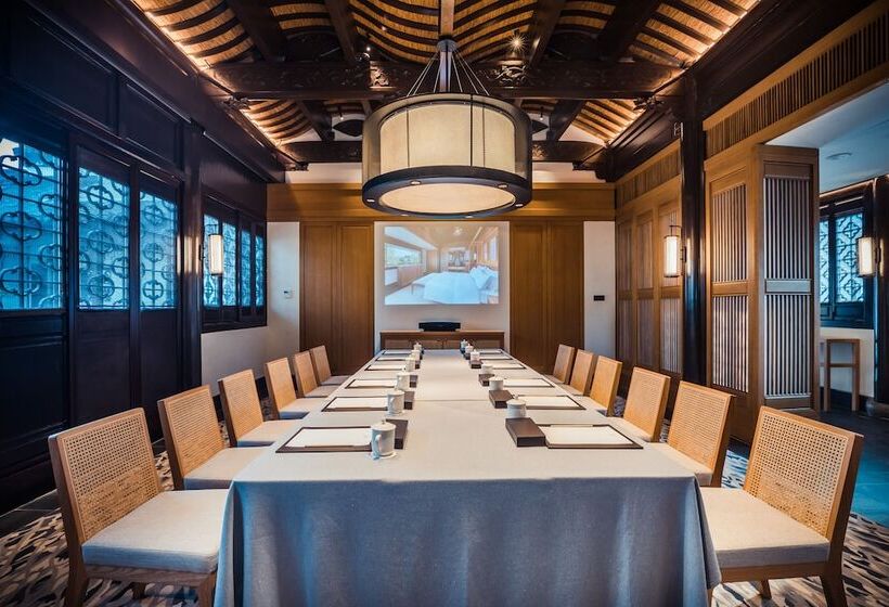 אתר נופש Yihe Lake Shore Hotspring