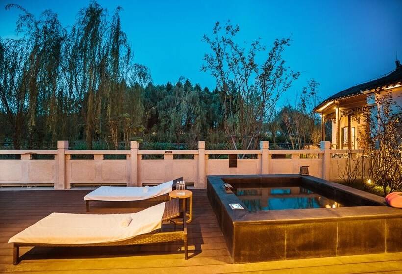 אתר נופש Yihe Lake Shore Hotspring