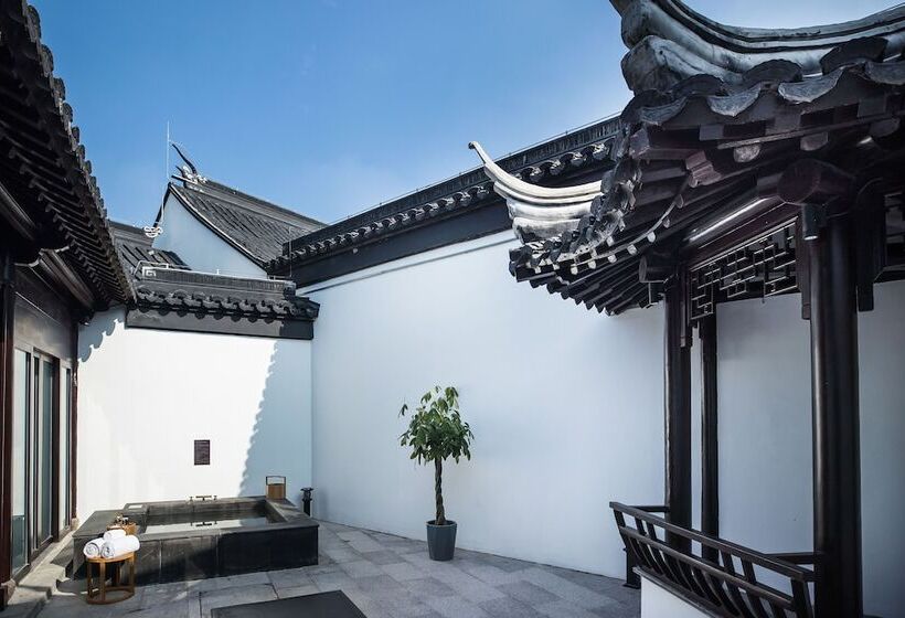 استراحتگاه Yihe Lake Shore Hotspring