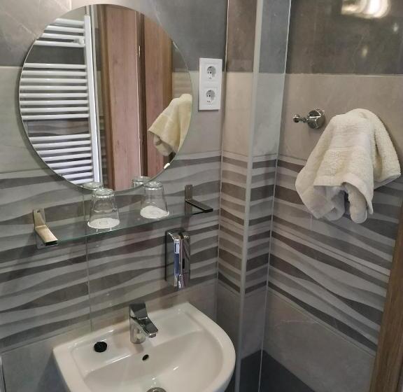 Tisza Panzió és Apartman