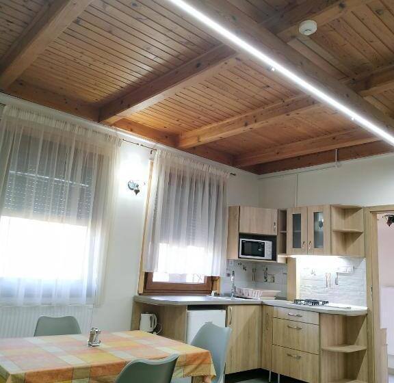 Tisza Panzió és Apartman