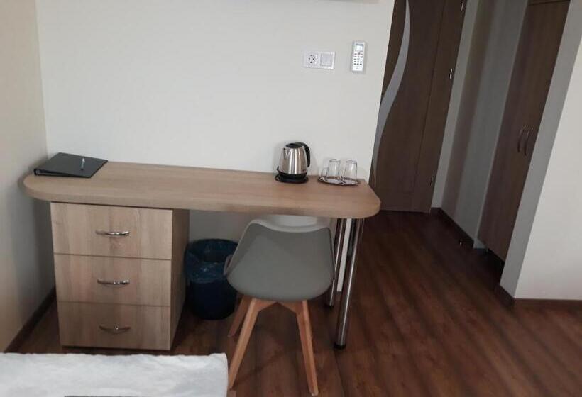 Tisza Panzió és Apartman