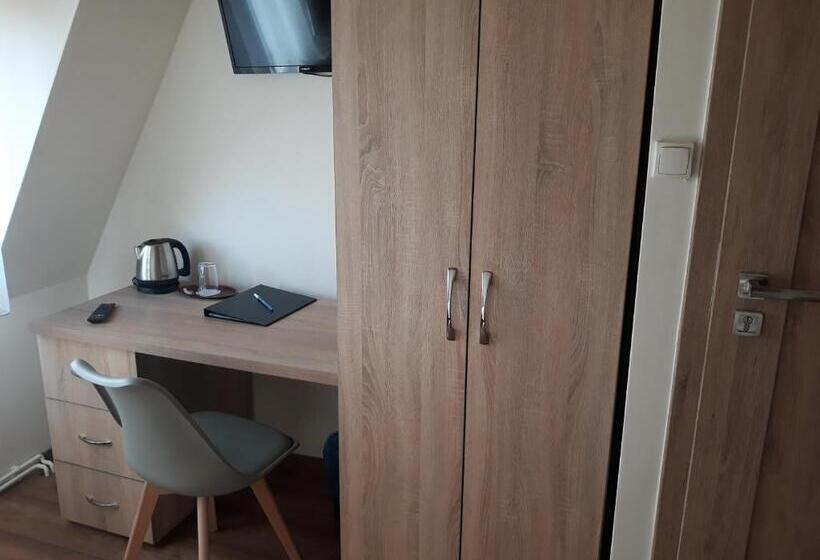 Tisza Panzió és Apartman