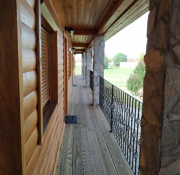 Tisza Panzió és Apartman