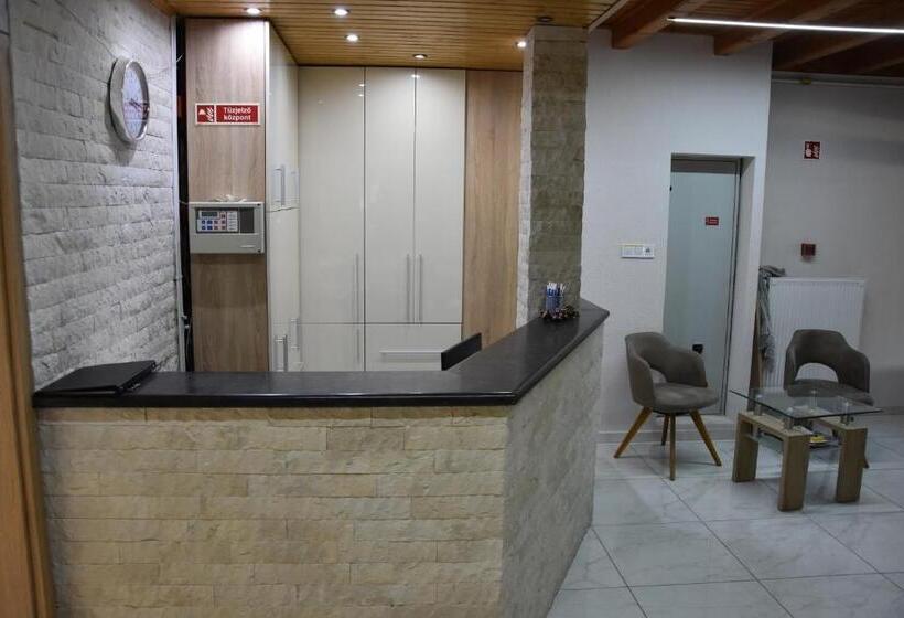 Tisza Panzió és Apartman