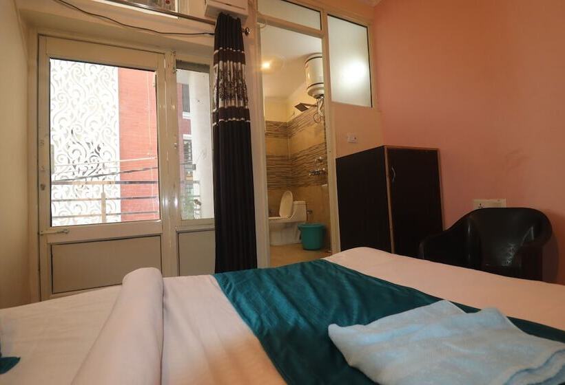 Triple One Hostels And Hotels