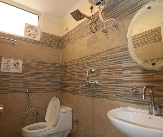 Triple One Hostels And Hotels