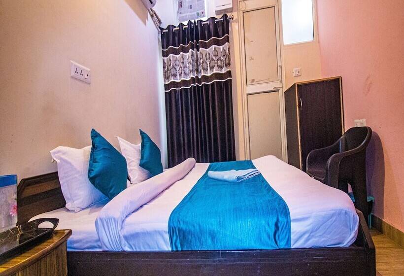 Triple One Hostels And Hotels