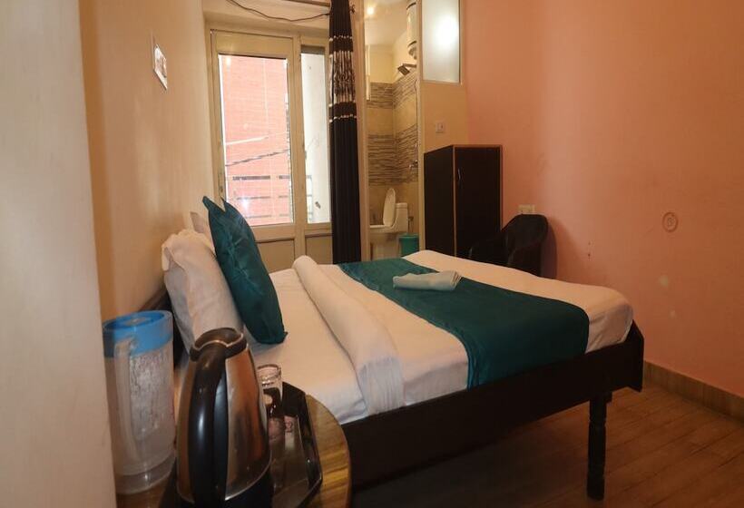 Triple One Hostels And Hotels