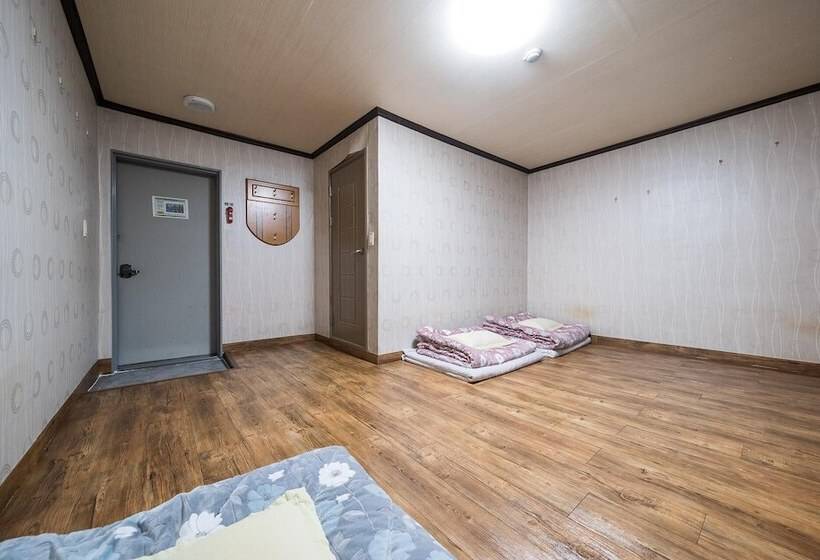 Yeongwol Cheongryeong Motel