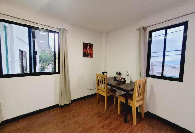 هاستل Gaja Go Dive & Inn