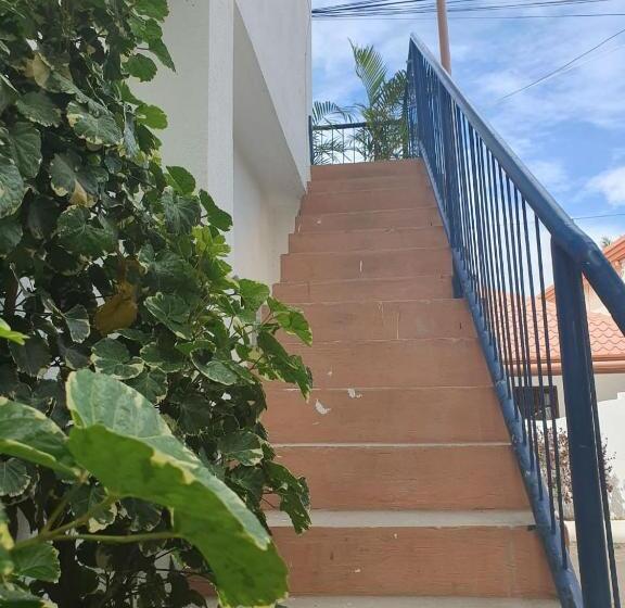 هاستل Gaja Go Dive & Inn