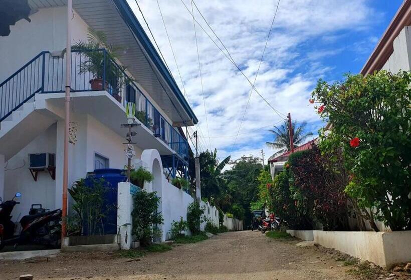 هاستل Gaja Go Dive & Inn