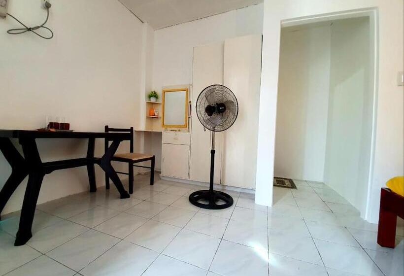 هاستل Gaja Go Dive & Inn