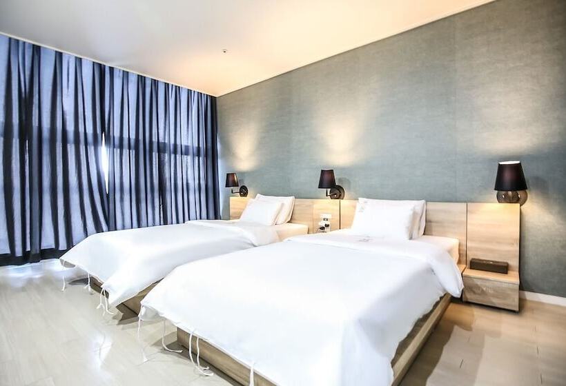 Eumseong Chungbukyeoksindosi H Motel