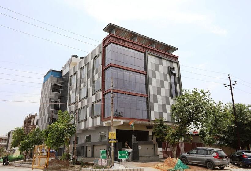 Отель Super Townhouse Oak Sector 116 Noida
