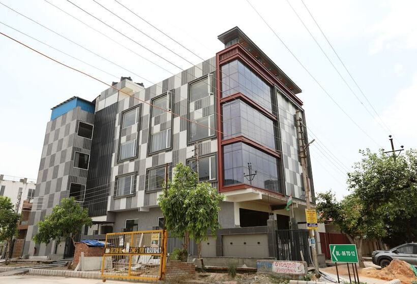 Отель Super Townhouse Oak Sector 116 Noida