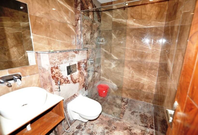 Отель Super Townhouse Oak Sector 116 Noida