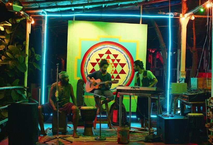 簡易ホテル This Is It Beach Front Restobar