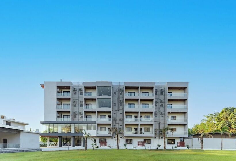 ホテル Bafna Lawn