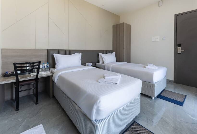 ホテル Bafna Lawn