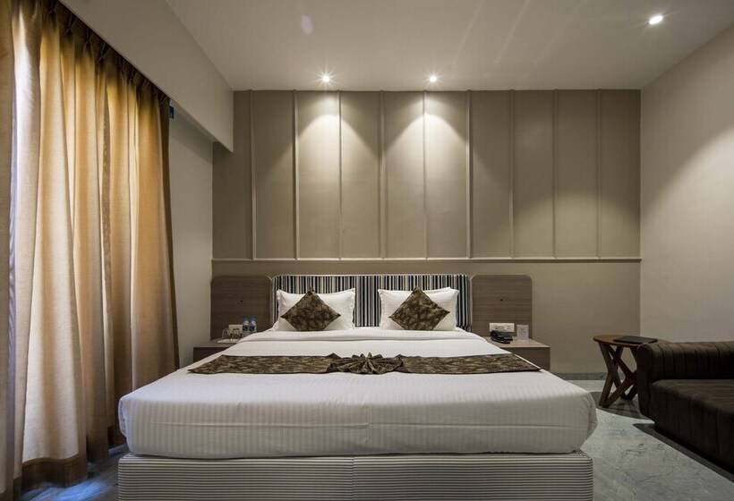 ホテル Bafna Lawn