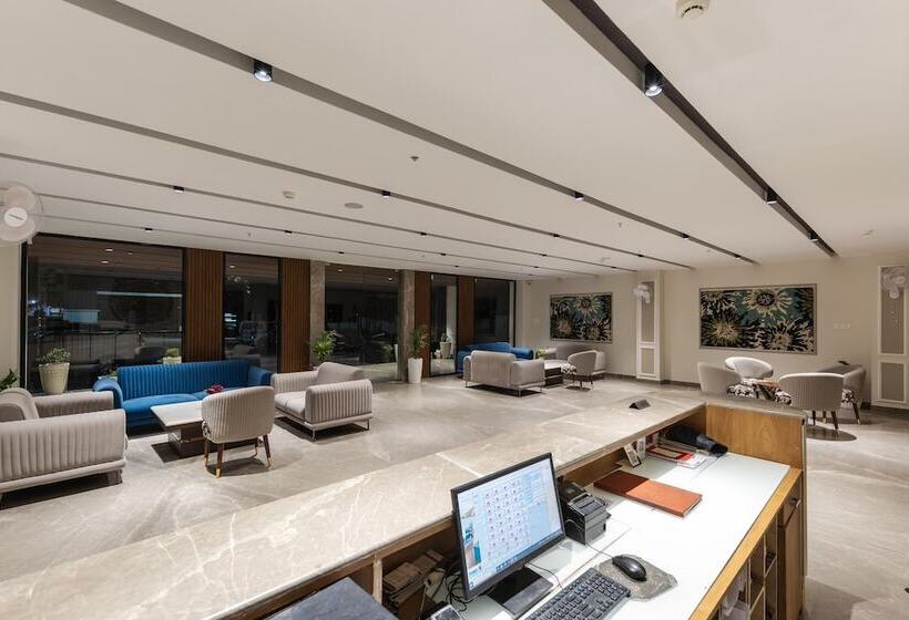 ホテル Bafna Lawn