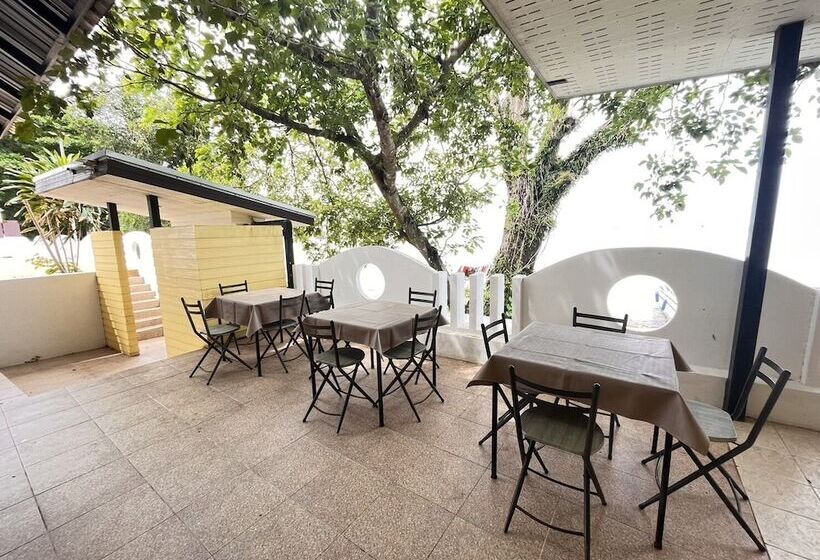 בית מלון כפרי Chom By The Sea