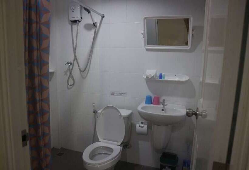 בית מלון כפרי Chom By The Sea