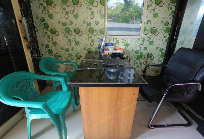 Отель Collection O 93142 Lion Rooms