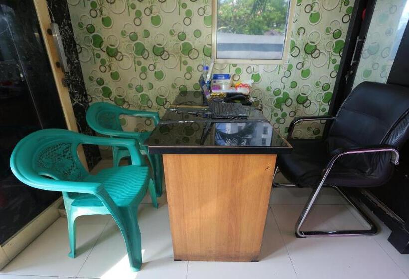 Отель Collection O 93142 Lion Rooms