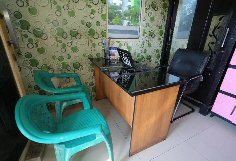 Отель Collection O 93142 Lion Rooms