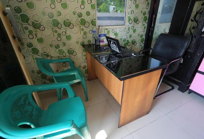 Отель Collection O 93142 Lion Rooms