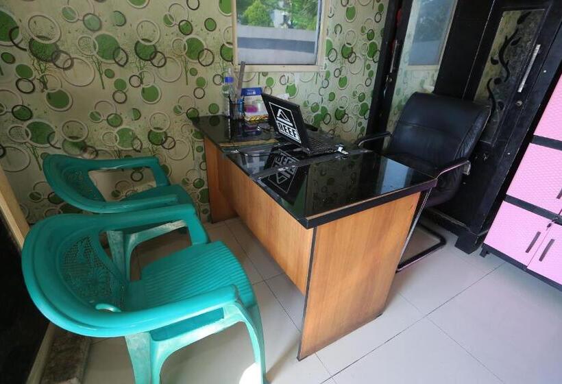 هتل Collection O 93142 Lion Rooms