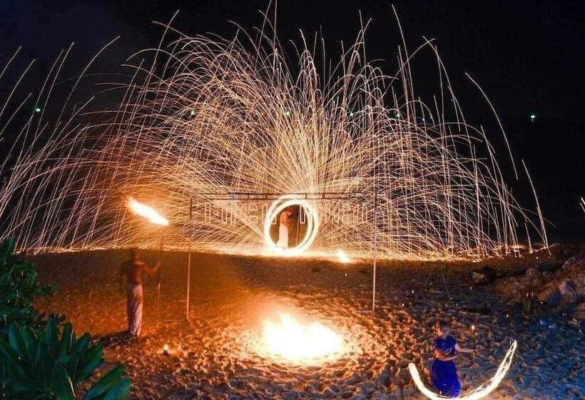 Dwell Phuket Airport Hotel At Naiyang