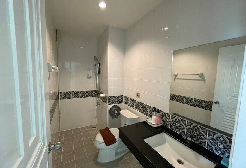 Dwell Phuket Airport Hotel At Naiyang