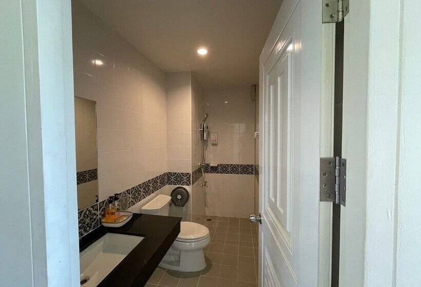 Dwell Phuket Airport Hotel At Naiyang