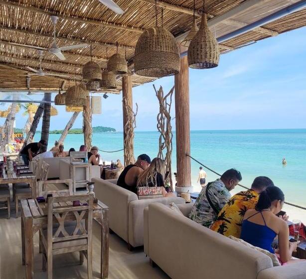 Отель Elephant Beach Club & Resort Samui