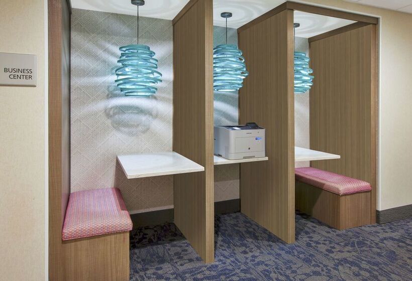 فندق Hampton Inn & Suites Oakwood Village-cleveland