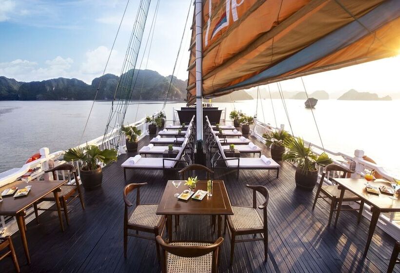 هتل Hera Classic Boutique Cruises