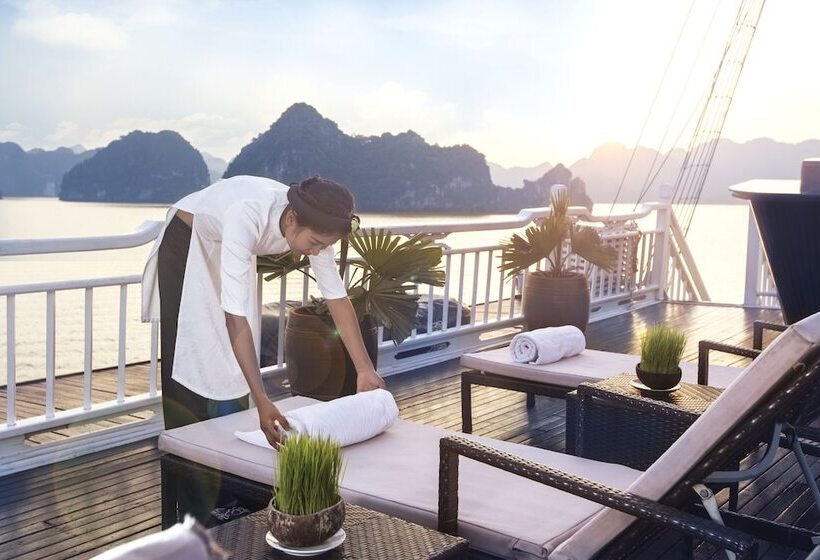 هتل Hera Classic Boutique Cruises