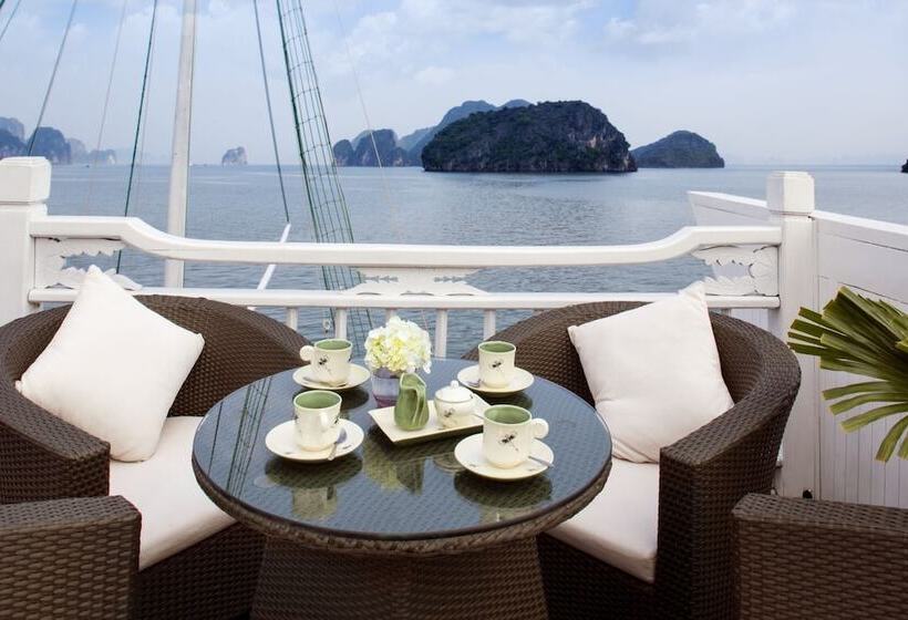 هتل Hera Classic Boutique Cruises