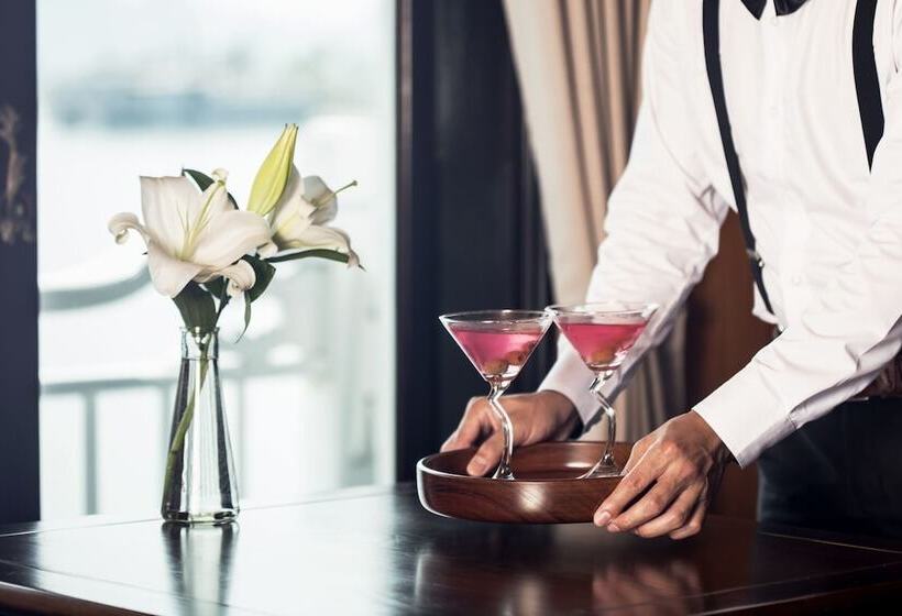 هتل Hera Classic Boutique Cruises