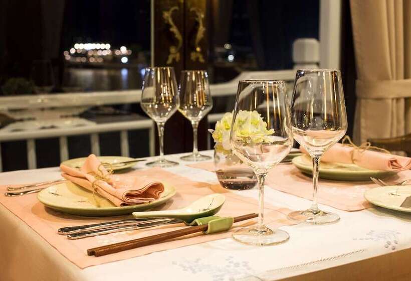 هتل Hera Classic Boutique Cruises