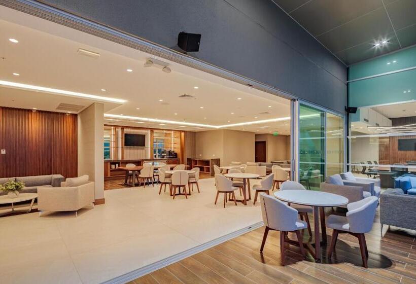 فندق Holiday Inn  Quito Airport, An Ihg