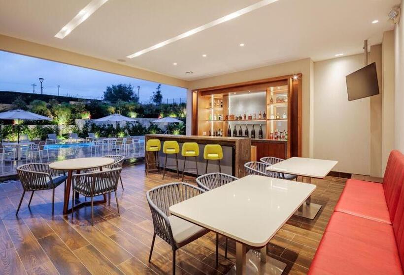 هتل Holiday Inn  Quito Airport, An Ihg