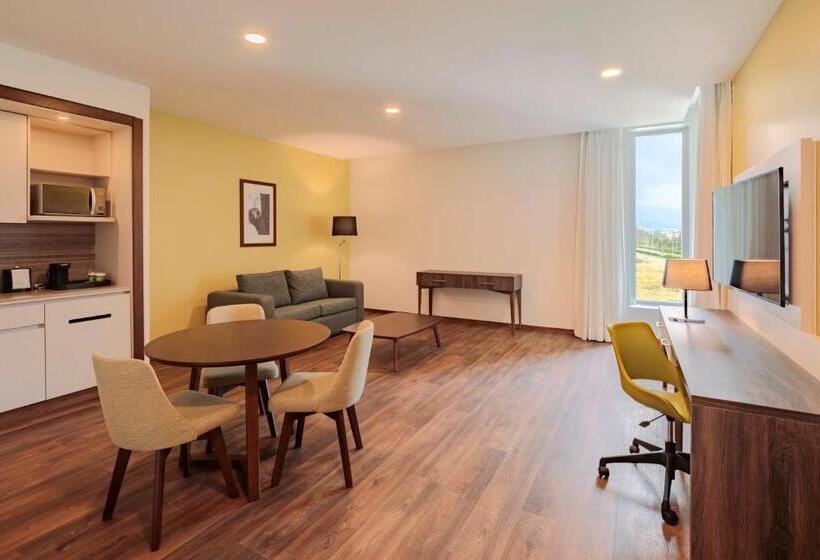 فندق Holiday Inn  Quito Airport, An Ihg