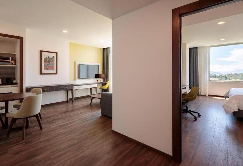 هتل Holiday Inn  Quito Airport, An Ihg