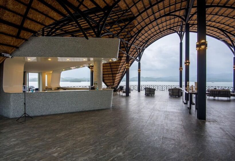 Отель Leaf Lake Kan Resort