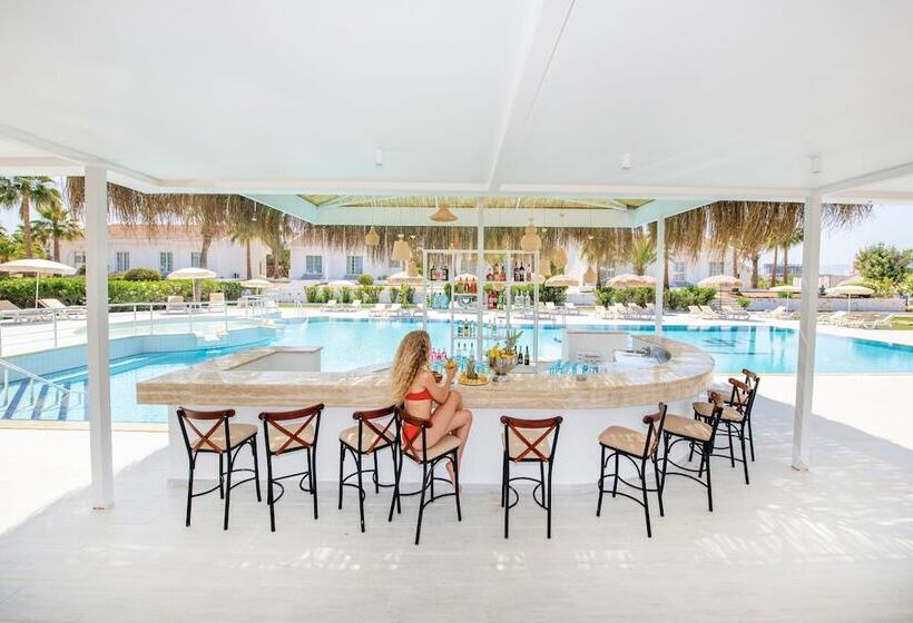 Отель Long Beach Villas